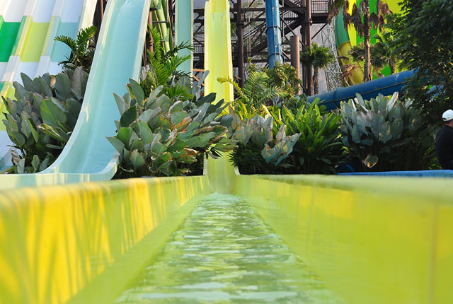 hump-slide-water-park-equipment